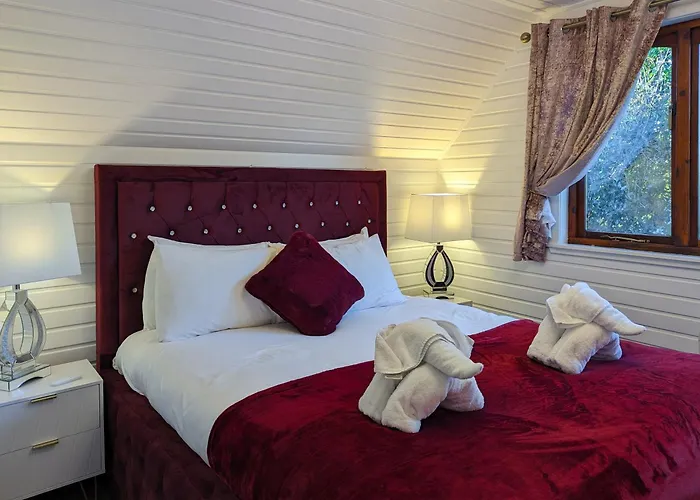 Ceridwen 6 - Hot Tub-Luxury-Pets-Perthshire-Romantic-Dundee