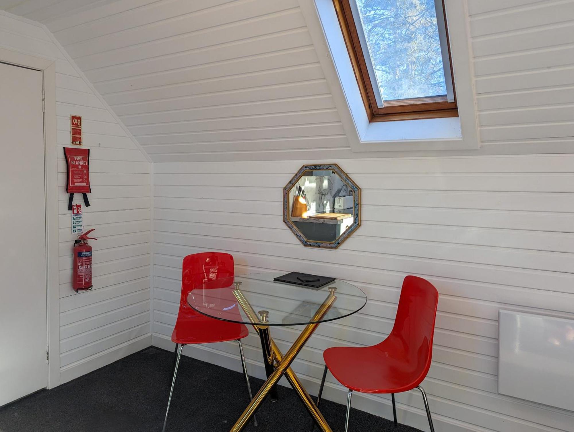 Ceridwen 6 - Hot Tub-luxury-pets-perthshire-romantic-dundee Chalet Perth