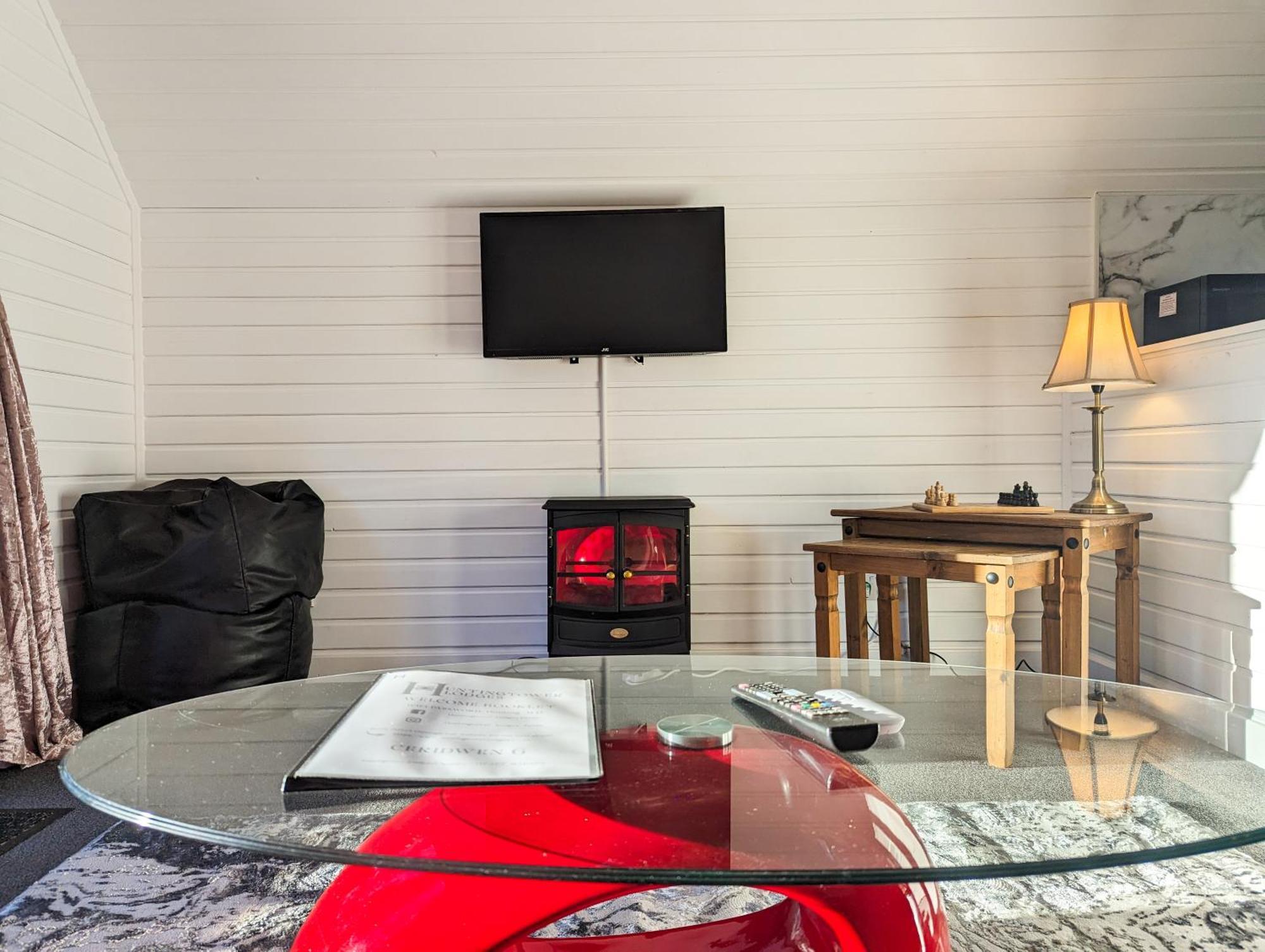 Ceridwen 6 - Hot Tub-luxury-pets-perthshire-romantic-dundee *