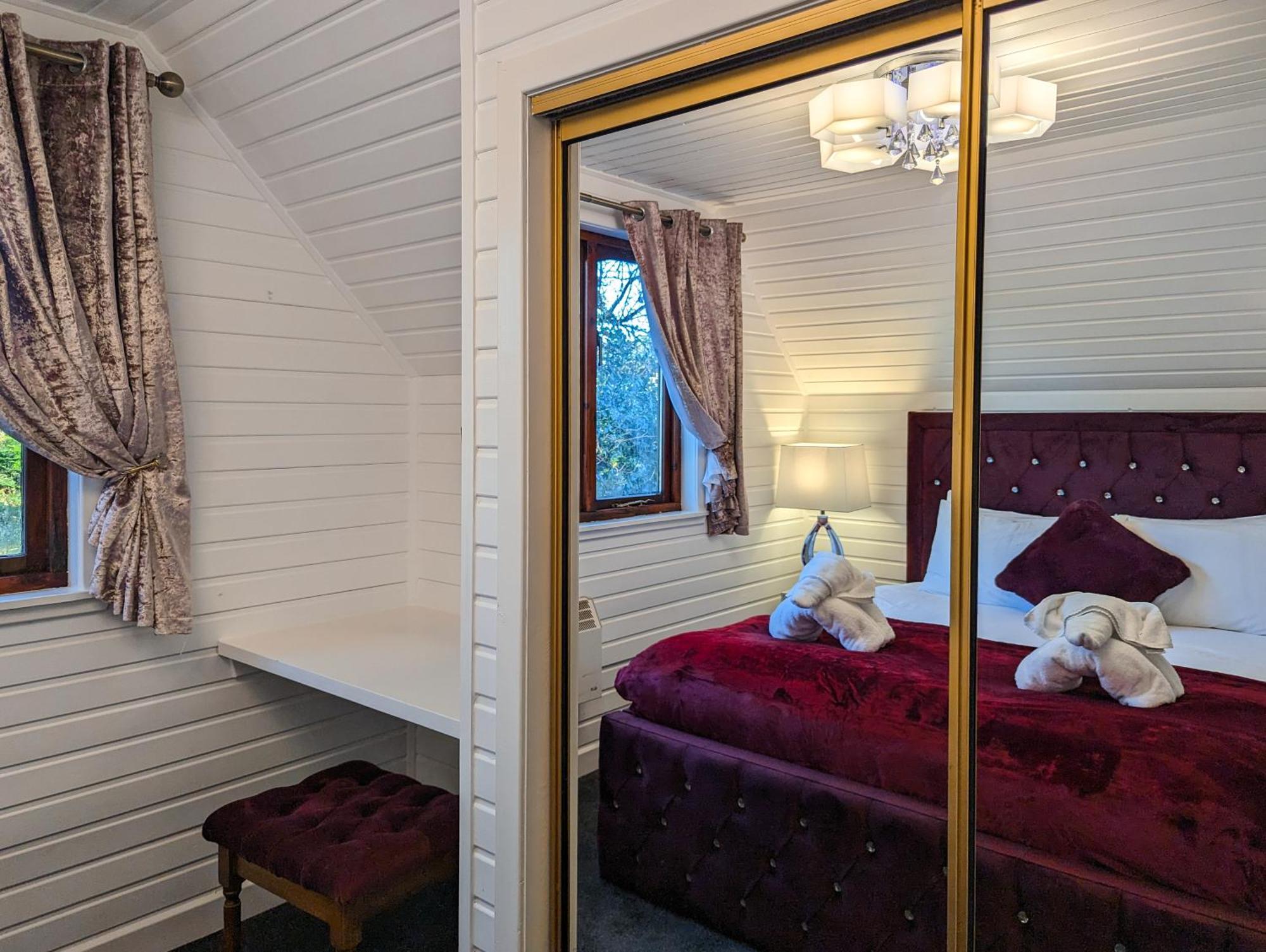 Ceridwen 6 - Hot Tub-luxury-pets-perthshire-romantic-dundee * Perth