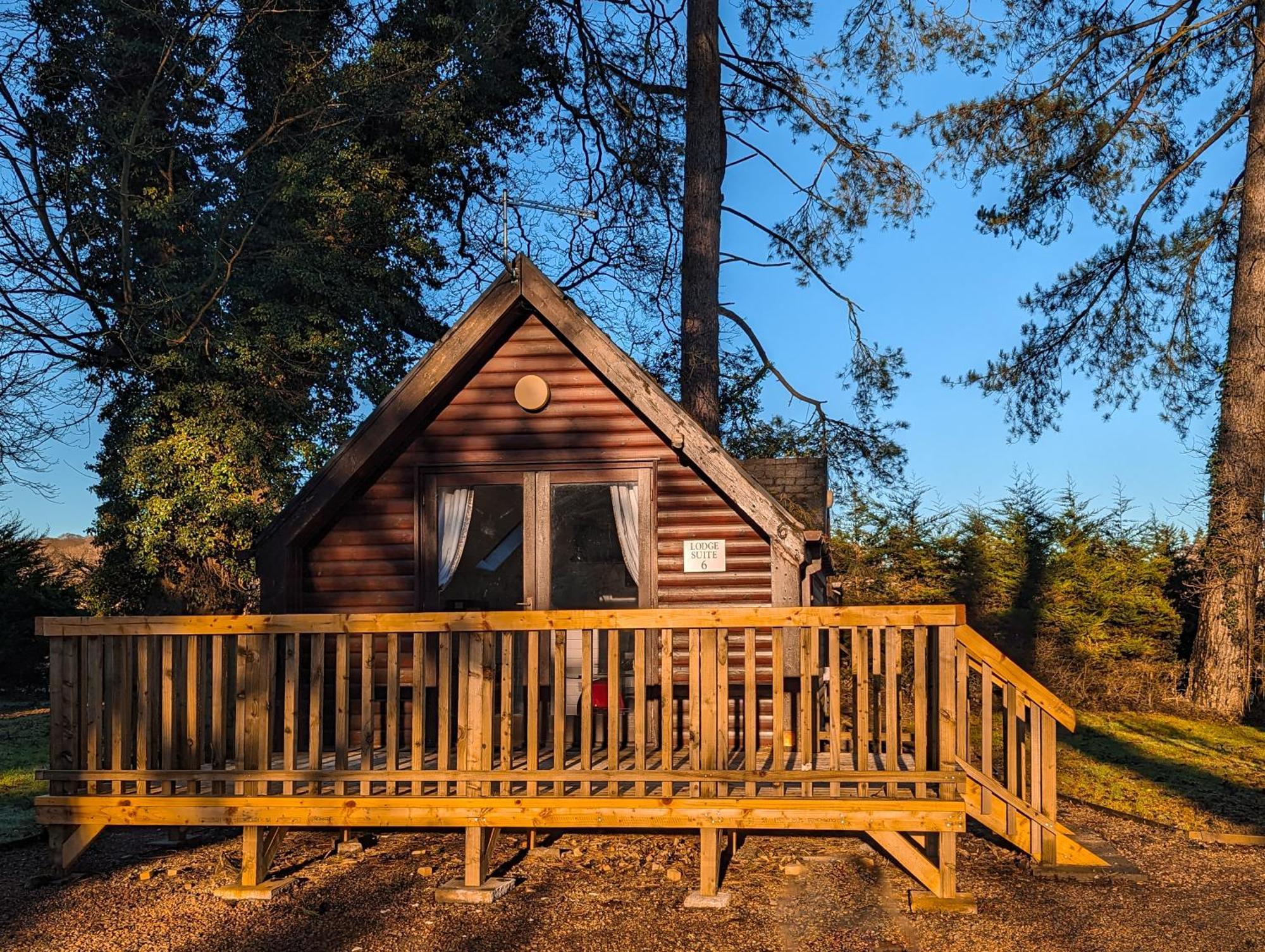 Ceridwen 6 - Hot Tub-luxury-pets-perthshire-romantic-dundee *