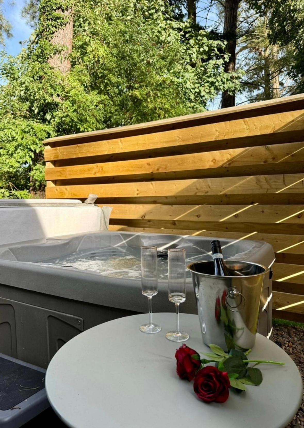 Chalet Ceridwen 6 - Hot Tub-luxury-pets-perthshire-romantic-dundee Perth